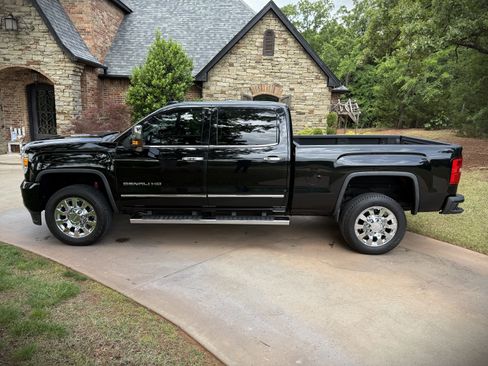 Used 2015 GMC Sierra 2500 4x4 Crew Cab Denali image 2