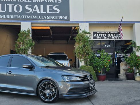Used 2017 Volkswagen Jetta SE image 1