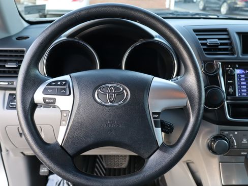 Used 2013 Toyota Highlander LE Plus image 20