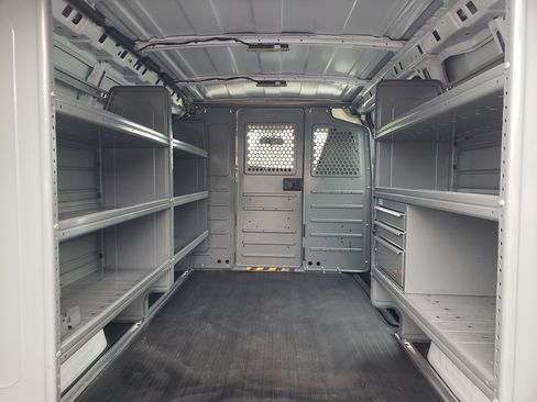 Used 2023 GMC Savana 2500 image 6