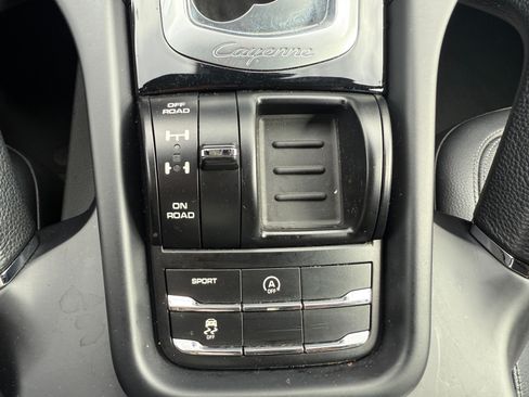 Used 2017 Porsche Cayenne image 24