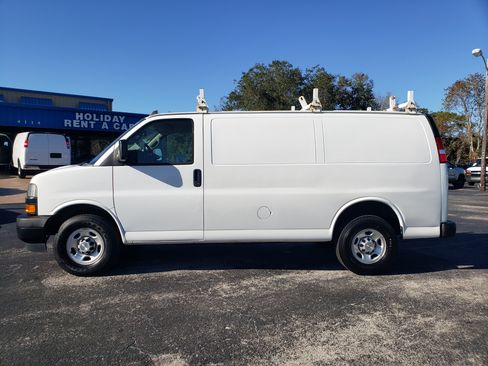 Used 2022 Chevrolet Express 2500 image 2