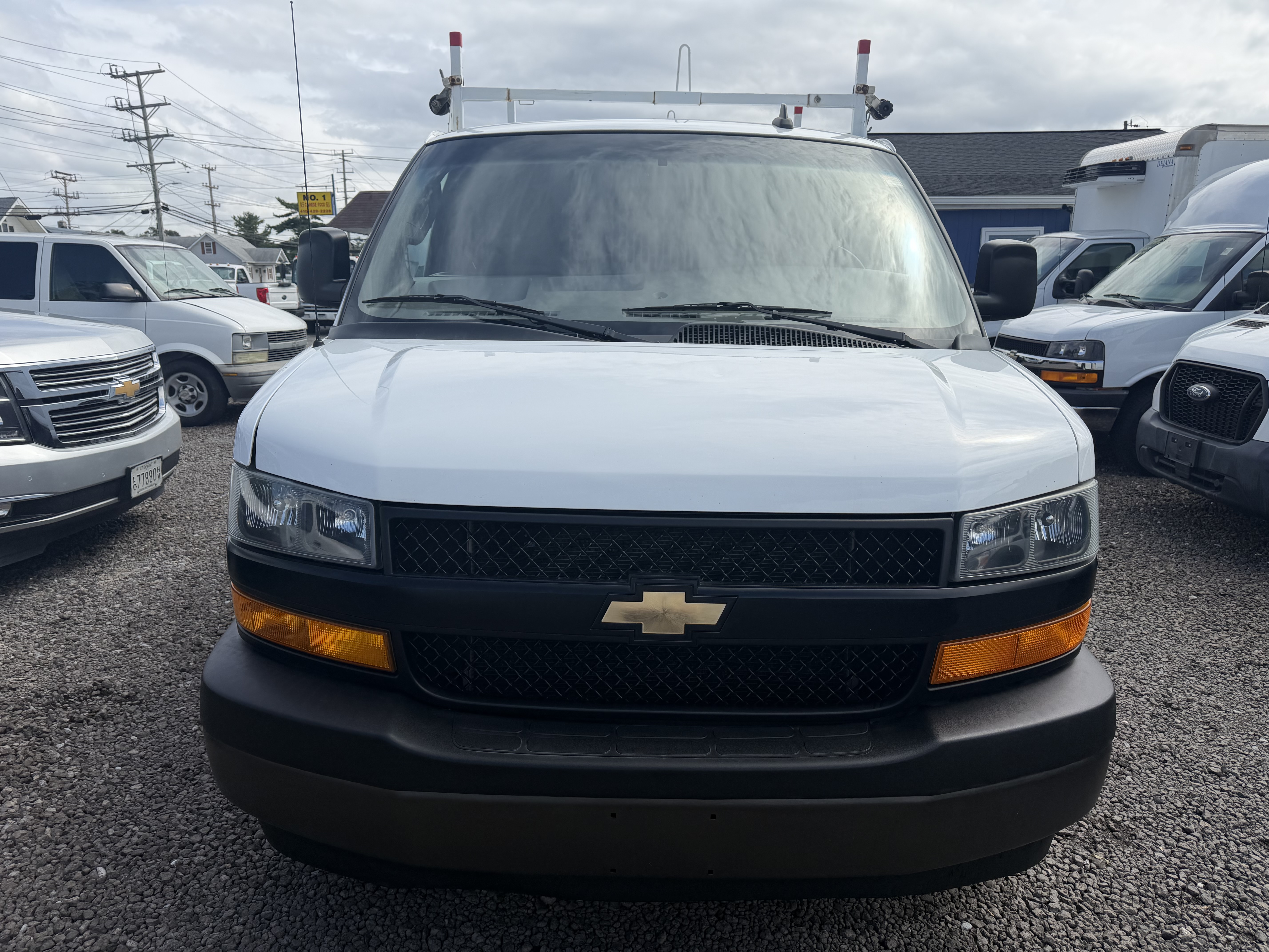 Used 2020 Chevrolet Express 2500 UNAVAIL RWD image 2