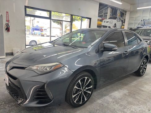 Used 2018 Toyota Corolla SE image 1
