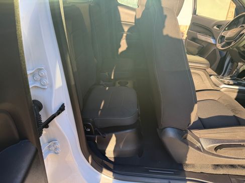 Used 2021 Chevrolet Colorado 2WD Extended Cab LT image 17