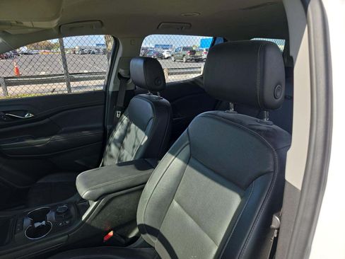 Used 2023 GMC Acadia SLT image 5