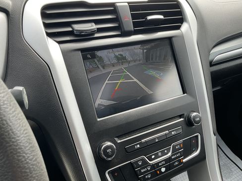 Used 2016 Ford Fusion SE image 12