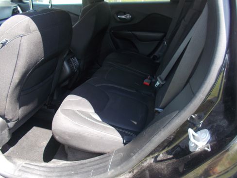 Used 2016 Jeep Cherokee 4WD Latitude image 9