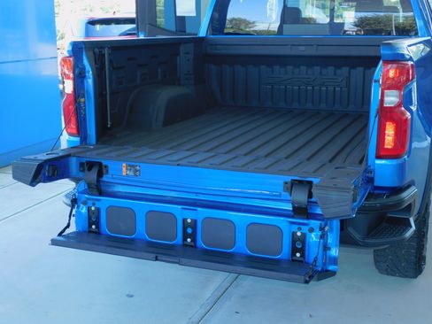 Used 2024 Chevrolet Silverado 1500 ZR2 image 18