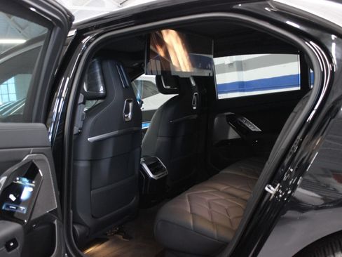 Used 2024 BMW i7 xDrive60 AWD/4WD image 47