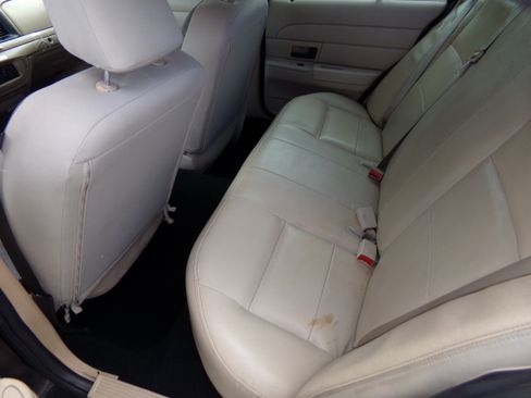 Used 2007 Ford Crown Victoria Police Interceptor image 14