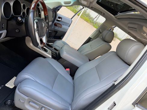 Used 2016 Toyota Sequoia Platinum image 17