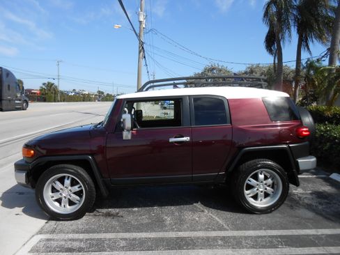 Used 2007 Toyota FJ Cruiser image 2