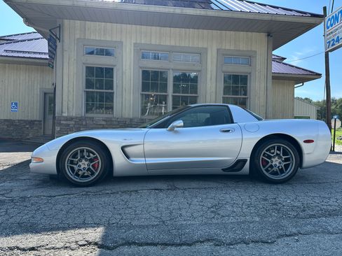 Used 2001 Chevrolet Corvette Z06 Coupe RWD image 2