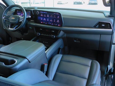 Used 2025 Chevrolet Tahoe 4WD LT image 8