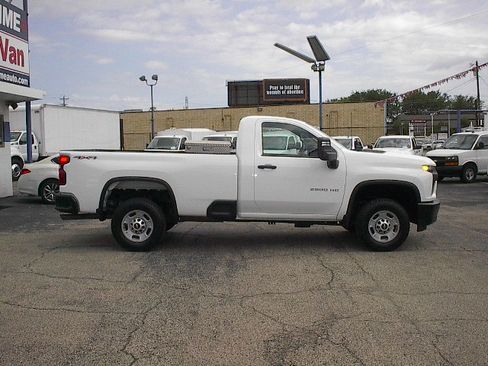 Used 2022 Chevrolet Silverado 2500 W/T AWD/4WD image 3