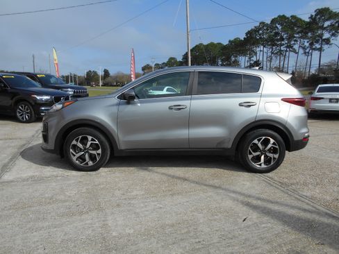 Used 2020 Kia Sportage LX image 4