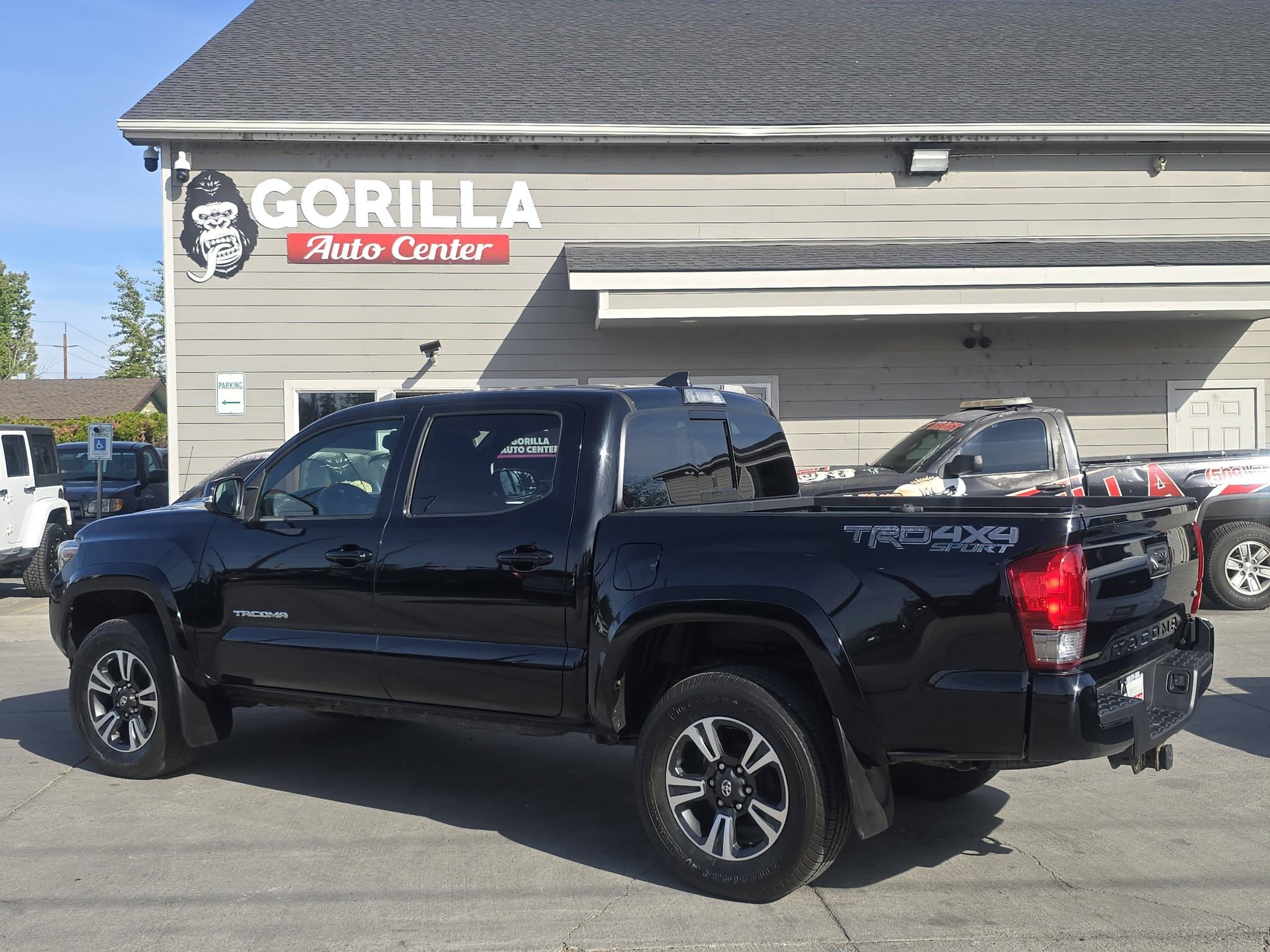 Used 2017 Toyota Tacoma 4x4 Access Cab TRD Off-Road image 5