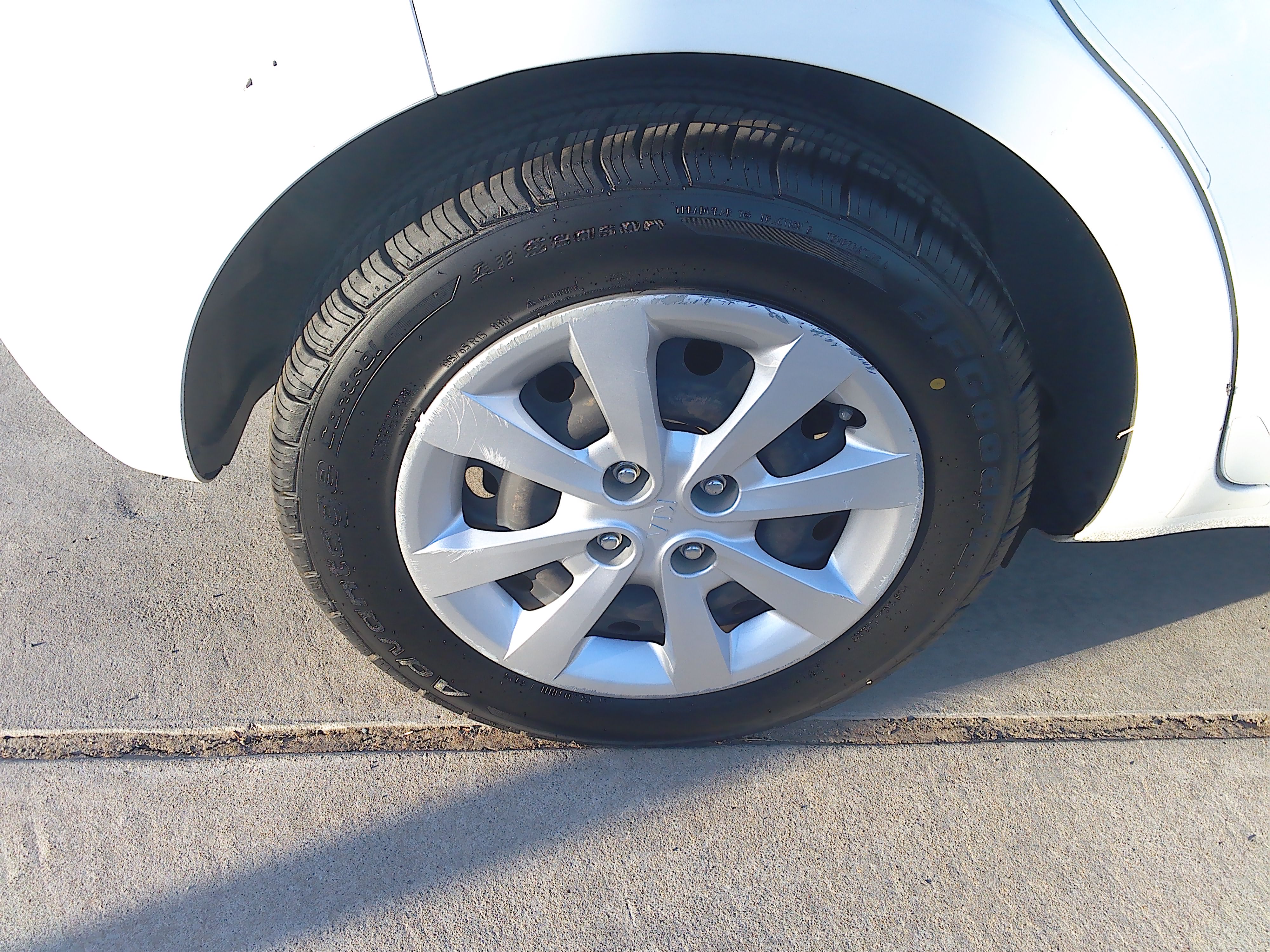 Used 2015 Kia Rio LX Hatchback FWD image 31
