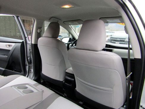 Used 2018 Toyota Corolla LE image 19