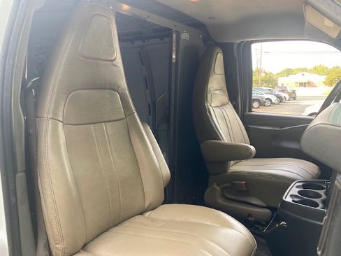 Used 2017 Chevrolet Express 2500 image 14