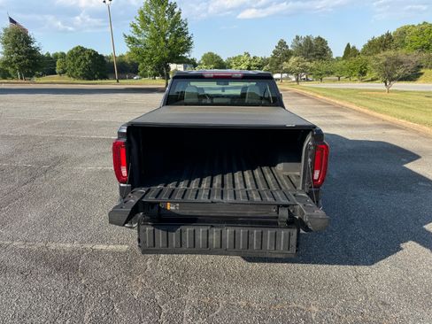 Used 2023 GMC Sierra 1500 SLT AWD/4WD image 8