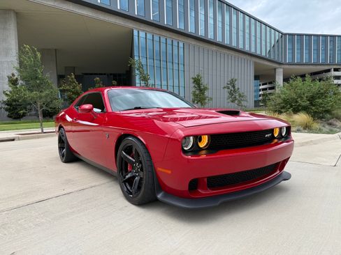 Used 2017 Dodge Challenger SRT Hellcat image 7