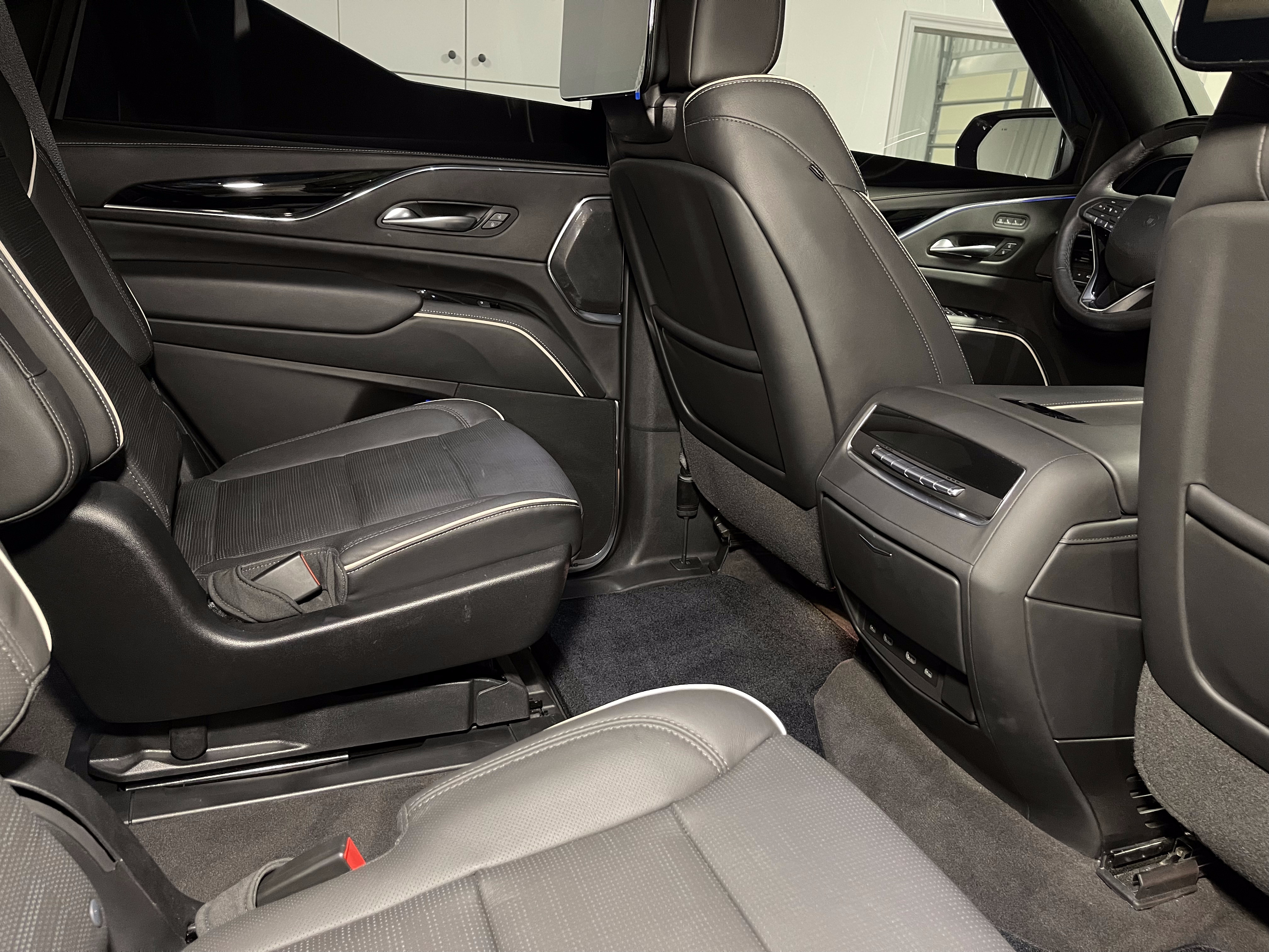Used 2023 Cadillac Escalade Platinum Luxury AWD/4WD image 26