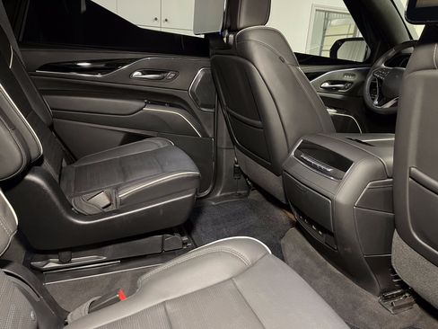 Used 2023 Cadillac Escalade Platinum Luxury image 26