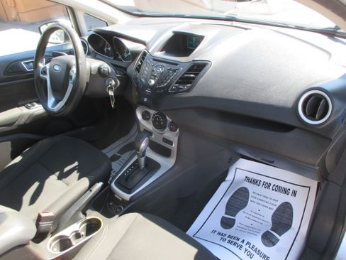 Used 2015 Ford Fiesta SE image 4