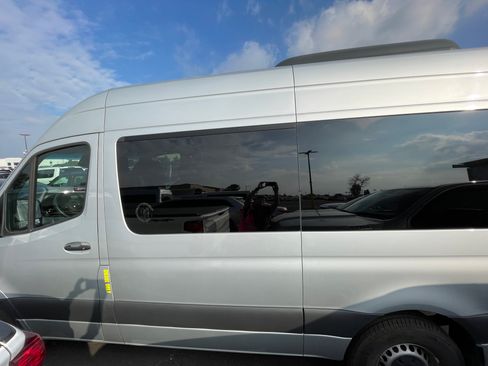 Used 2024 Mercedes-Benz Sprinter 2500 image 3