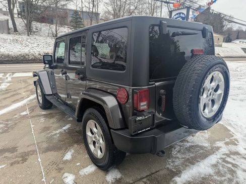 Used 2018 Jeep Wrangler Unlimited Sahara image 5