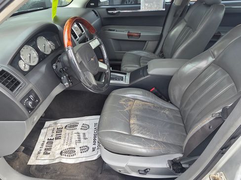 Used 2005 Chrysler 300 C image 8