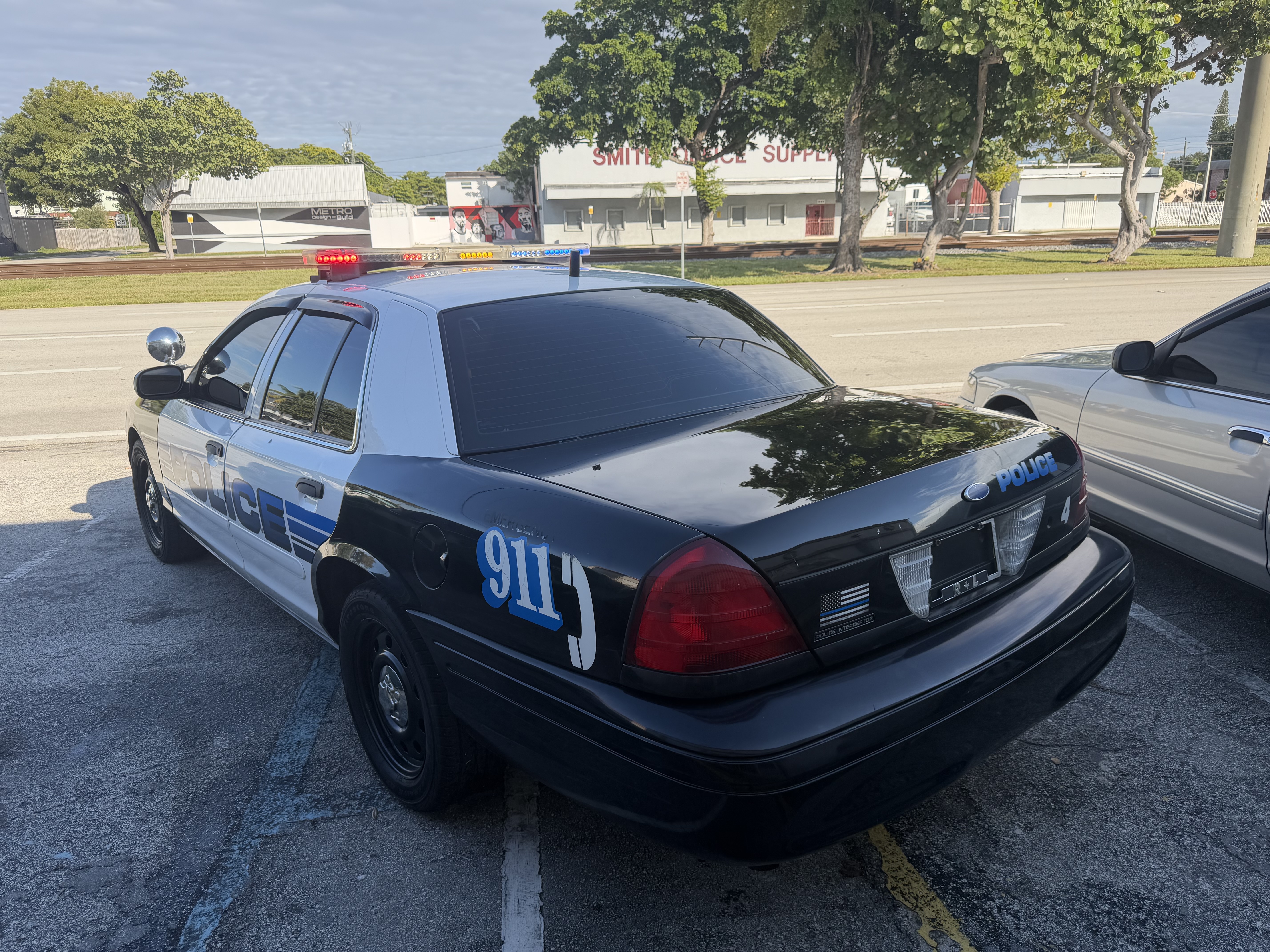 Used 2006 Ford Crown Victoria Police Interceptor RWD image 5