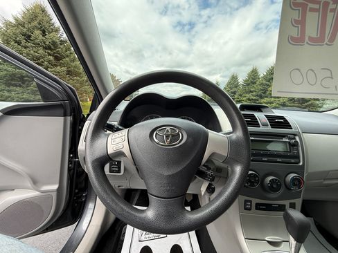 Used 2012 Toyota Corolla LE FWD image 15