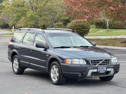 Used 2005 Volvo XC70 image 1