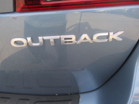 Used 2018 Subaru Outback 2.5i Limited image 16