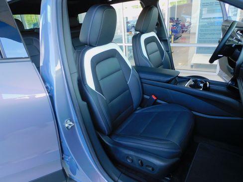 Used 2024 Chevrolet Blazer EV AWD LT w/ 2LT image 24