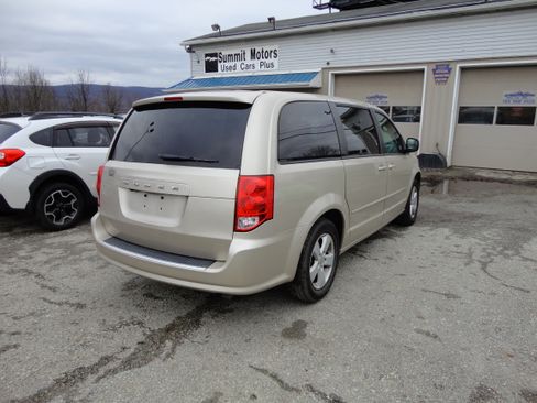 Used 2013 Dodge Grand Caravan image 4