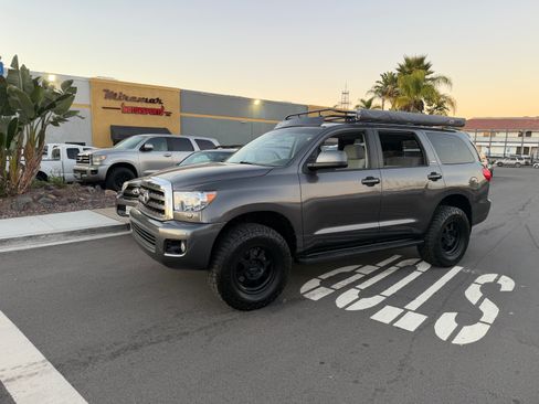 Used 2017 Toyota Sequoia SR5 image 24