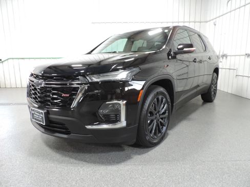 Used 2023 Chevrolet Traverse RS image 1