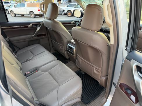 Used 2019 Lexus GX 460 image 23
