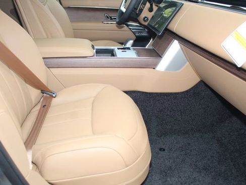 New 2025 Land Rover Range Rover SE image 3