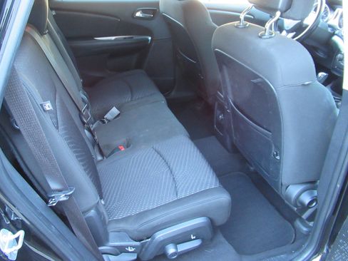 Used 2019 Dodge Journey SE image 16