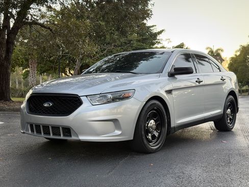 Used 2016 Ford Taurus image 5