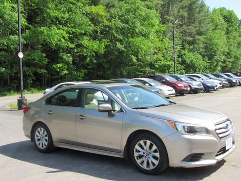 Used 2015 Subaru Legacy 2.5i Premium AWD/4WD image 8