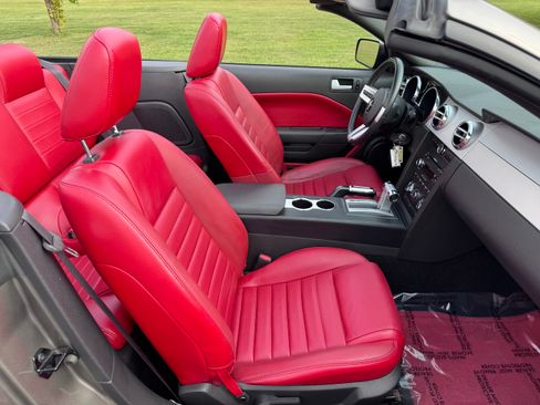 Used 2005 Ford Mustang Premium image 17