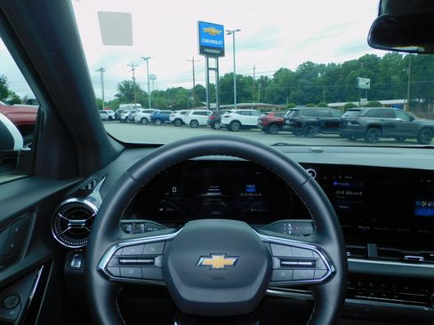 Used 2026 Chevrolet Equinox FWD LT w/ 1LT image 2
