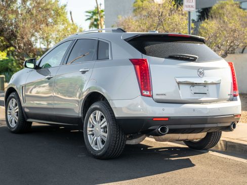 Used 2016 Cadillac SRX Luxury image 3