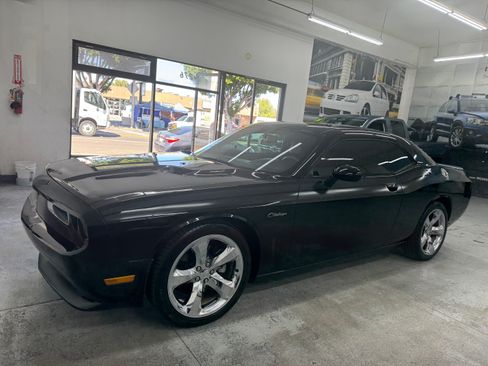 Used 2012 Dodge Challenger R/T image 5